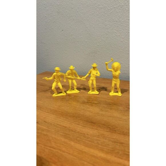 Cowboys and Indians Plastic set of 9 Yellow Red Green 3" Tall - Picture 4 of 5